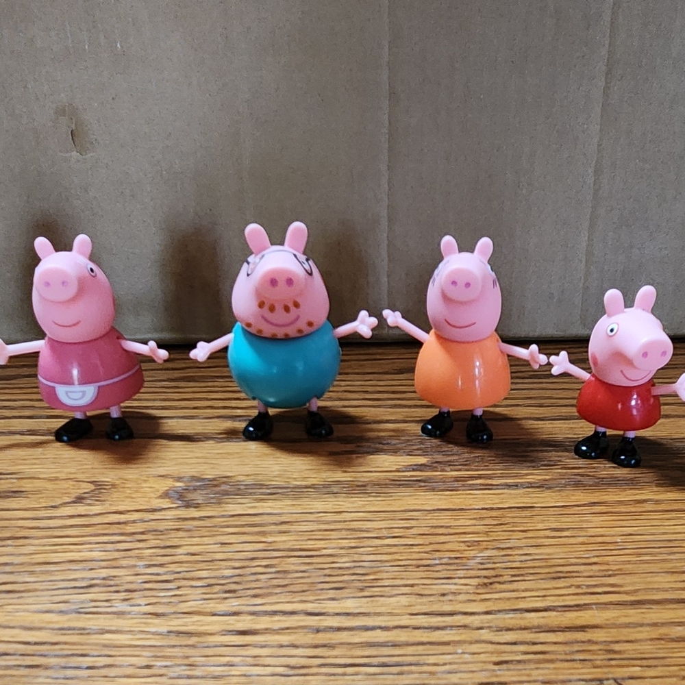 Peppa Pig Action Figures Pink and Blue Playset